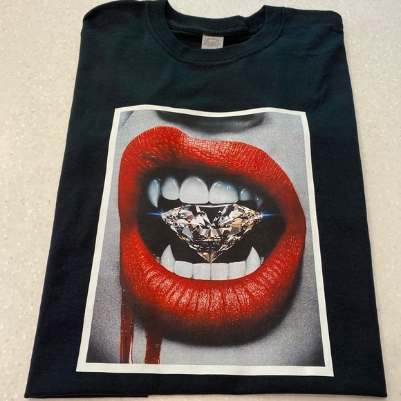 New unisex “ Diamond fangs “ tee. - Picture 4 of 5
